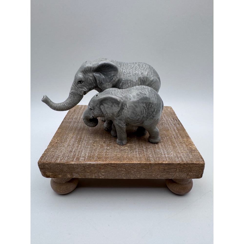 Westland Giftware Elephant Salt and Pepper Shakers Magnetic Mother and Baby Set